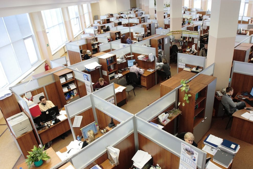 Jak zaaranżować biuro dla pracowników, aby było funkcjonalne