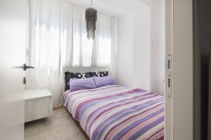 Czy mała sypialnia może być funkcjonalna i atrakcyjna jednocześnie